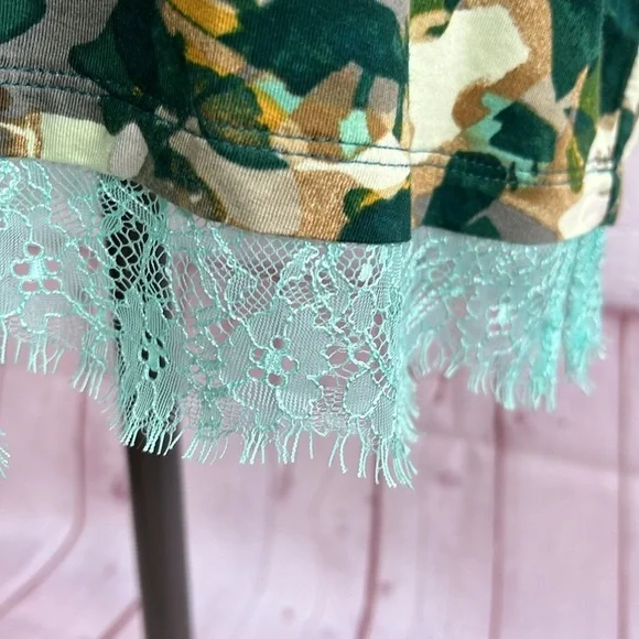 LOGO by Lori Goldstein Printed Lace Trim Tank Top Size 1X - Picture 6 of 9